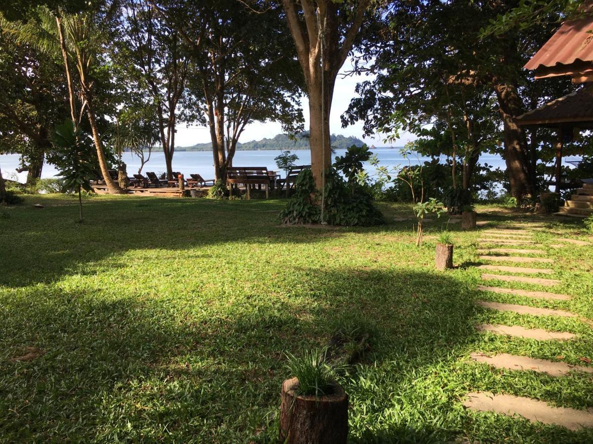 Starlight Beach Resort Koh Phayam Bagian luar foto