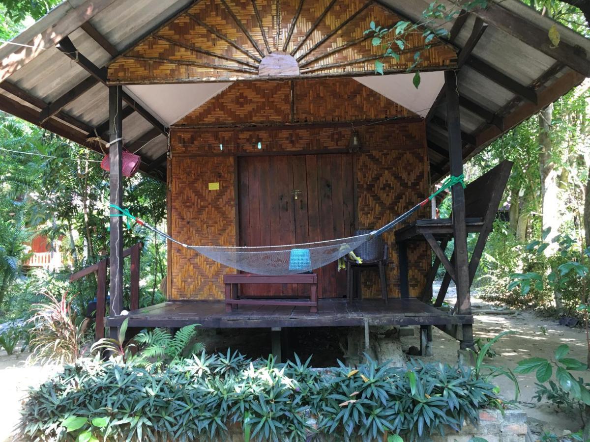 Starlight Beach Resort Koh Phayam Bagian luar foto