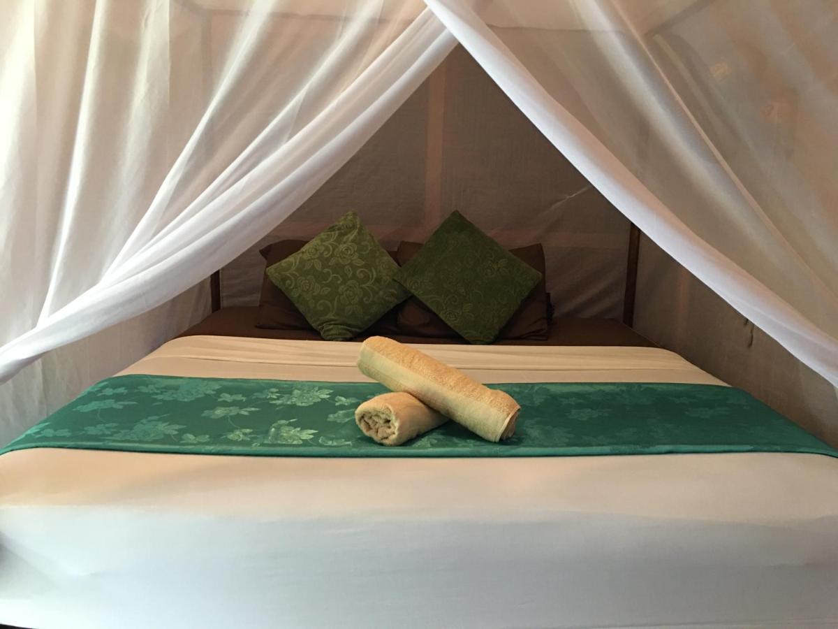 Starlight Beach Resort Koh Phayam Bagian luar foto