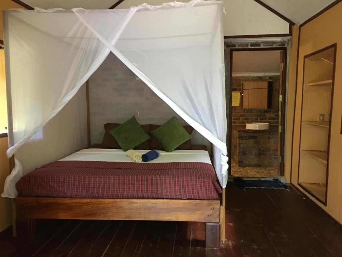 Starlight Beach Resort Koh Phayam Bagian luar foto