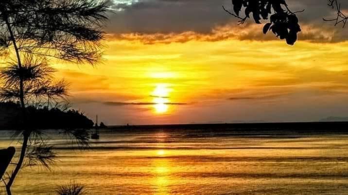 Starlight Beach Resort Koh Phayam Bagian luar foto