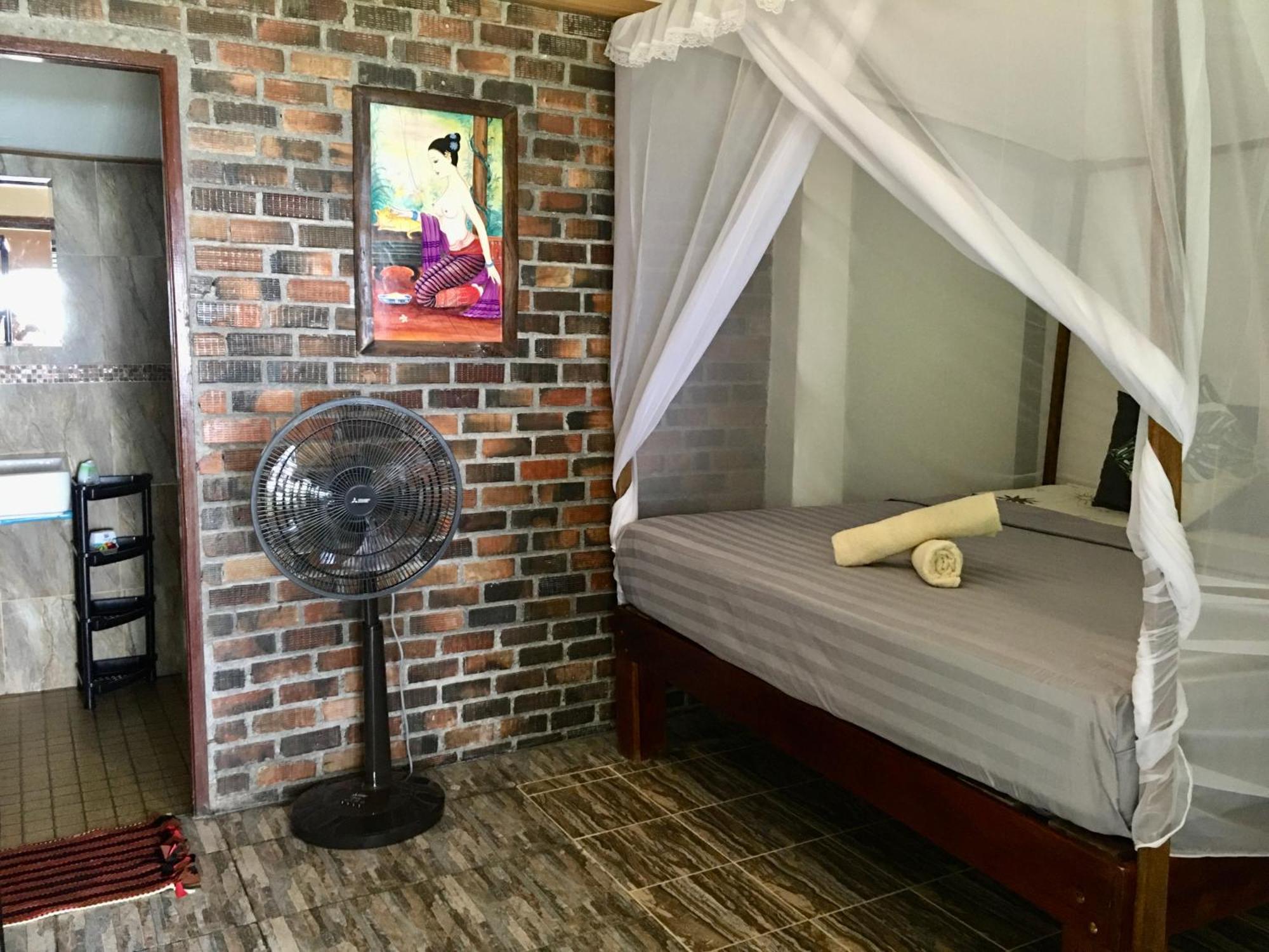 Starlight Beach Resort Koh Phayam Bagian luar foto