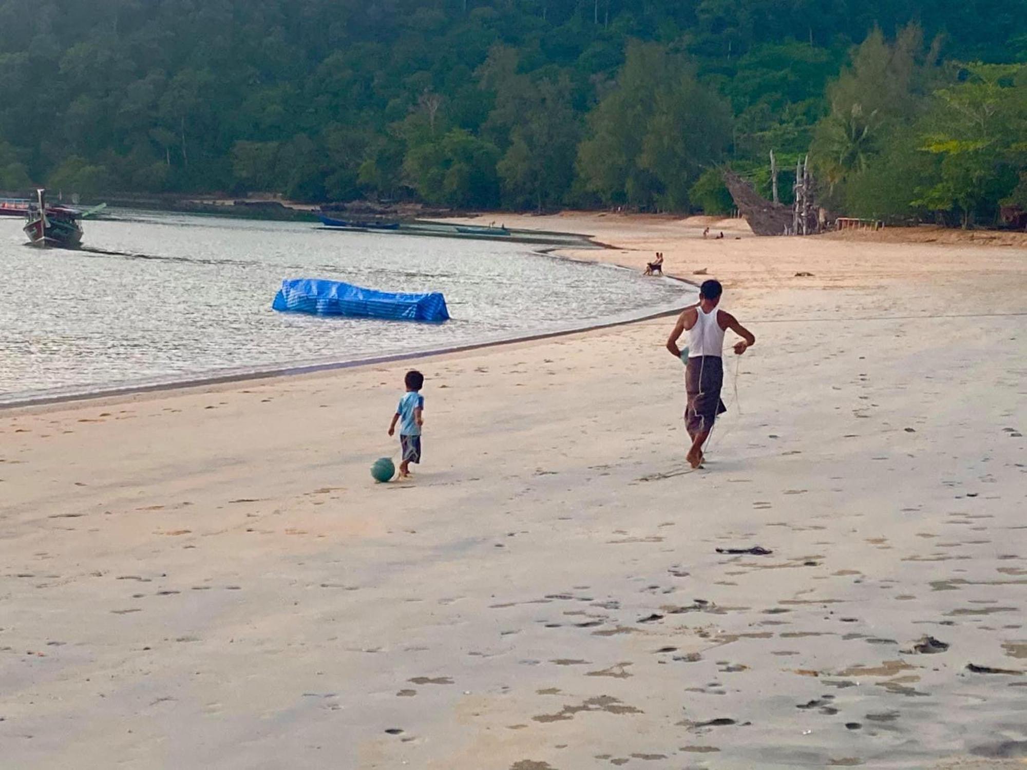 Starlight Beach Resort Koh Phayam Bagian luar foto