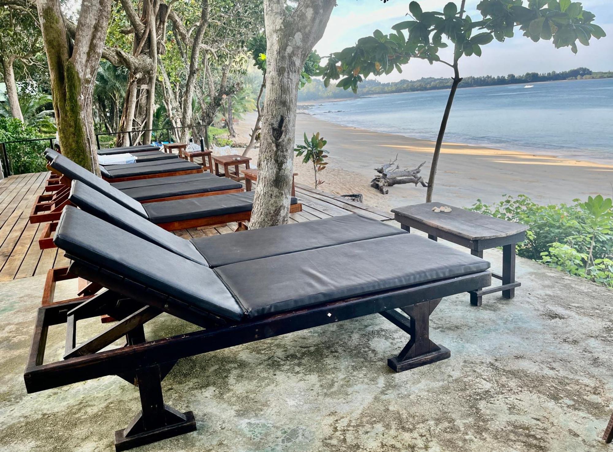 Starlight Beach Resort Koh Phayam Bagian luar foto