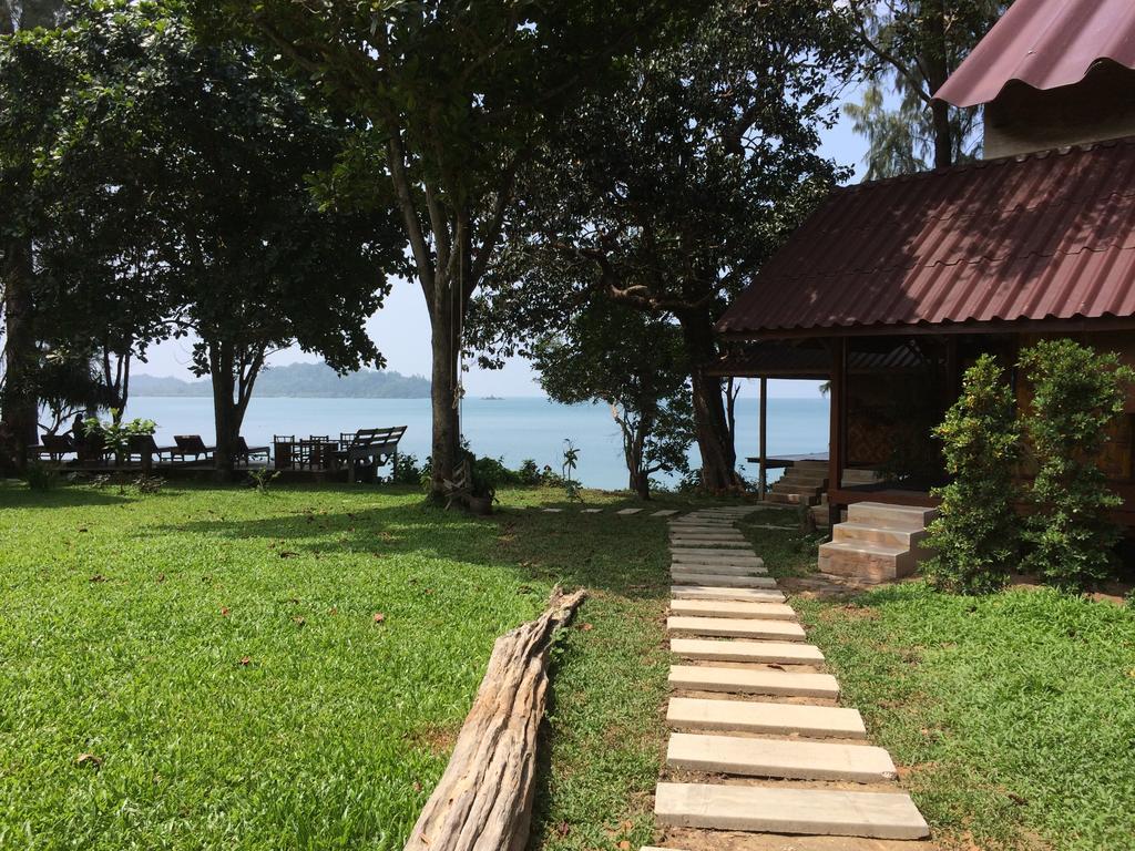 Starlight Beach Resort Koh Phayam Bagian luar foto