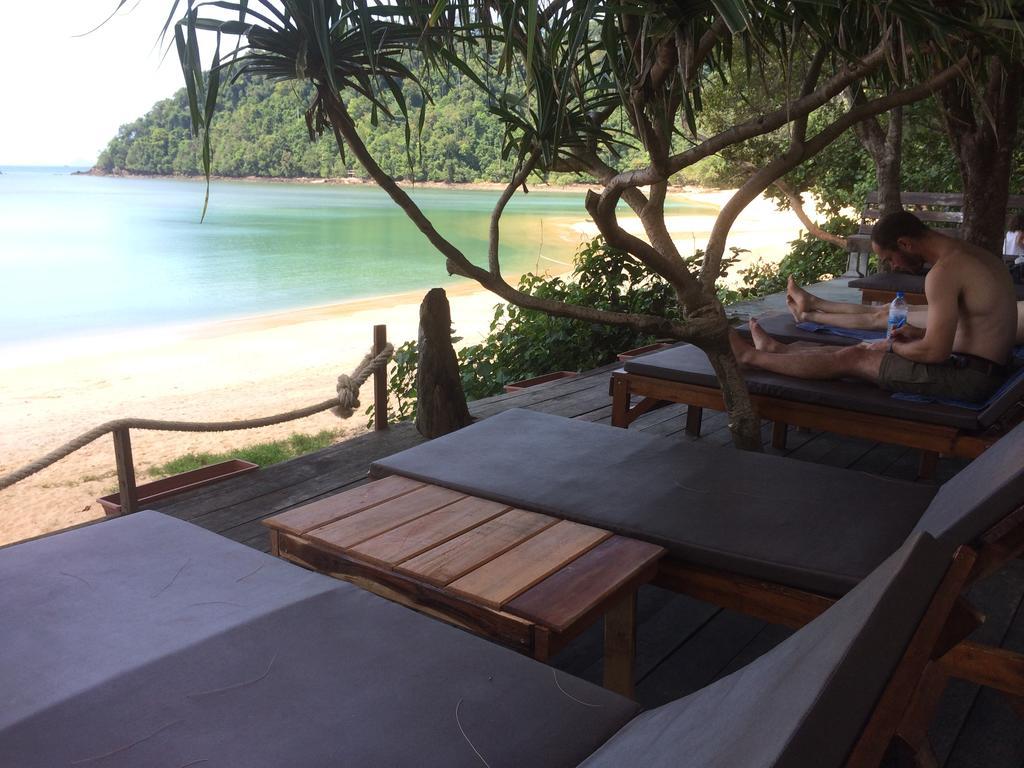 Starlight Beach Resort Koh Phayam Bagian luar foto