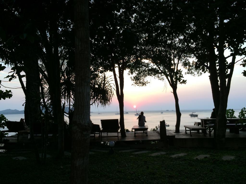Starlight Beach Resort Koh Phayam Bagian luar foto