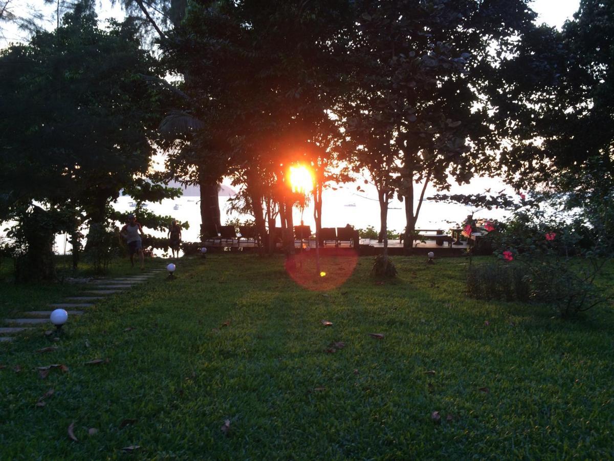 Starlight Beach Resort Koh Phayam Bagian luar foto