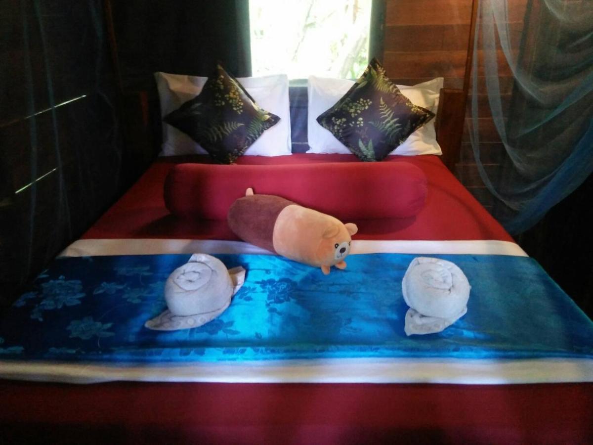 Starlight Beach Resort Koh Phayam Bagian luar foto